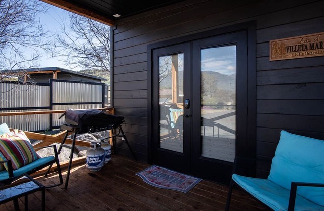 Villeta Marino!! Cozy cabin close to Sierra's, lake and 18 hole golf course!!
