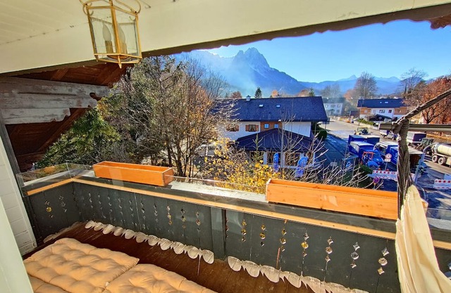 Apartment 'Ferienwohnungen Alpspitzblick' with Mountain View, Shared Garden and Wi-Fi