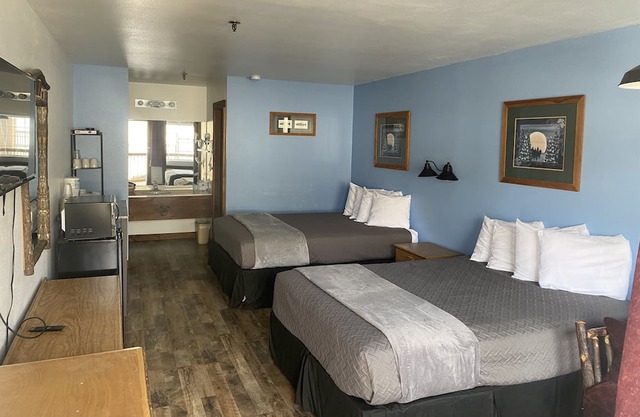Double Queen Room w/Kitchen Supplies