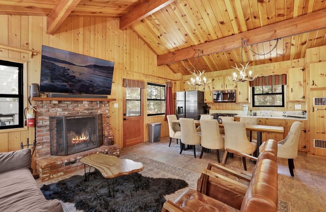 Bruin Chalet Big Bear~ Cozy Single Level Retreat Cottage~