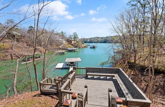 Smith Lake Getaway - Tranquil property on quiet cove