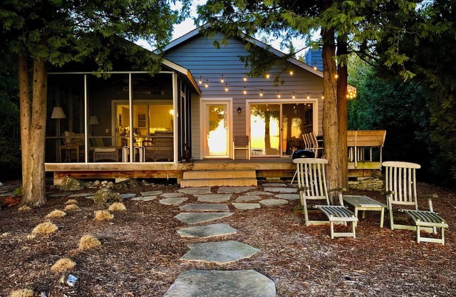 The Villa -A Fabulous Waterfront Cottage