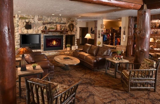 Stoney Creek, Theme Suite Mini Premier, Living Room w/ Sofa! | 3 Units