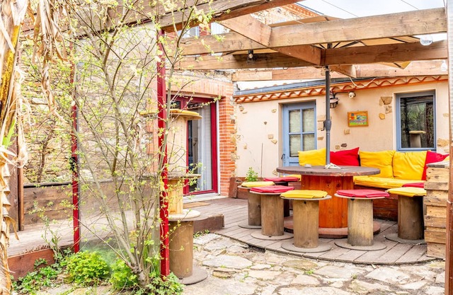 Holiday Home 'Maison Familiale Sud Nantes' with Private Garden and Wi-Fi