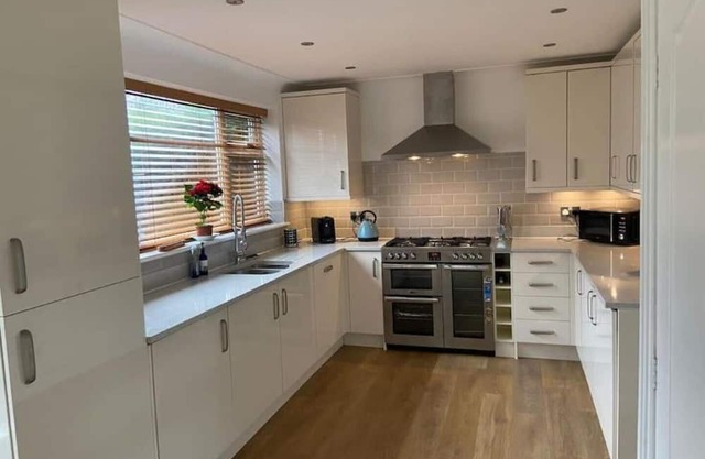 Newly refurbished house -Astley village