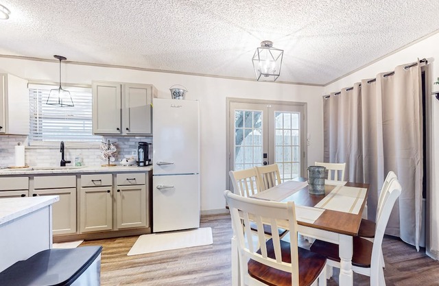 Recently renovated dog-friendly home with enclosed backyard, streaming, patio