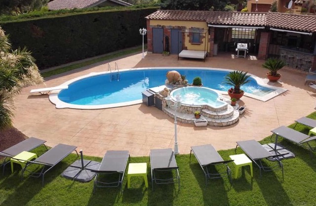 Homerez - Villa for 10 ppl. with swimming-pool, sauna and jacuzzi at Peralada