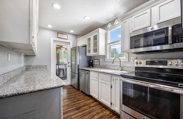 Charming quaint home, bordering Kennedy Space on a 5 acre equestrian estate.