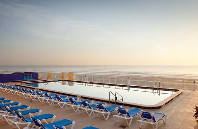Hear the Atlantic waves in this Studio resort apt in Ormond Beach with vacation