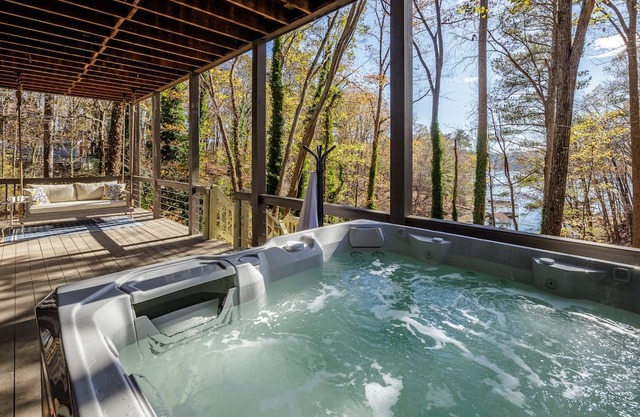 Luxury Lake Home Retreat on Private 1 Acre lot in Quiet Cove
