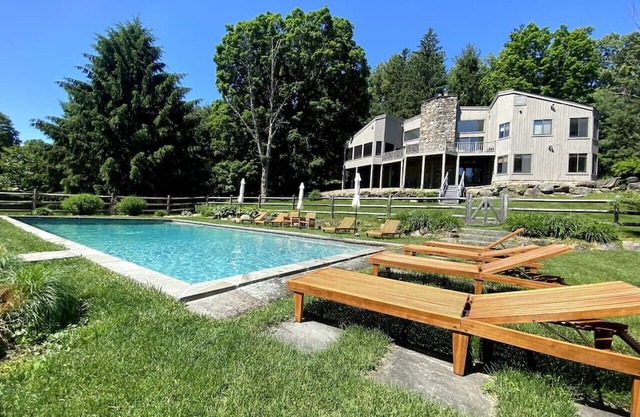 Private * Hiking * Swimming * Pool * Steam-room