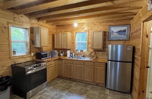 Captain's Camp - Rustic, Cozy Camp on the Back River in Georgetown, Maine!