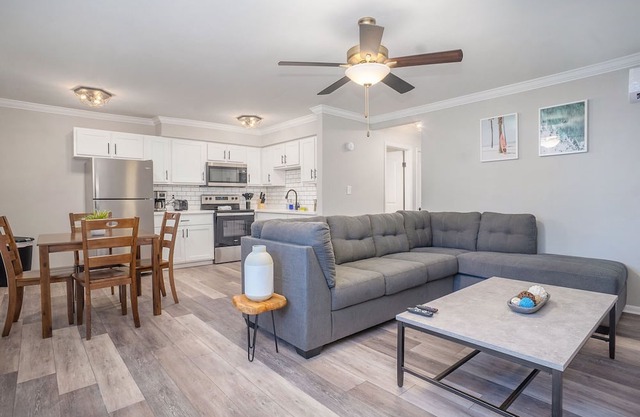 Hillside Cove - Anchor Suite