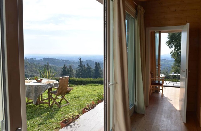 "casina di Legno", tra gli Olivi a due Passi dal Borgo Medievale di Montecarlo