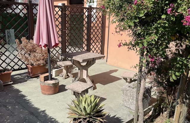 Charming Central Bisenti Getaway with Garden and off street parking