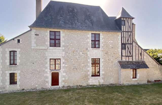 16th century mansion, in the heart of the Loire castles