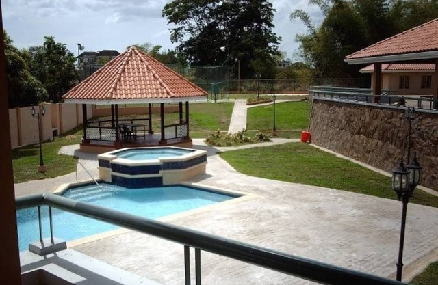 Resort-style Oasis in Balmain - Carnival Rental