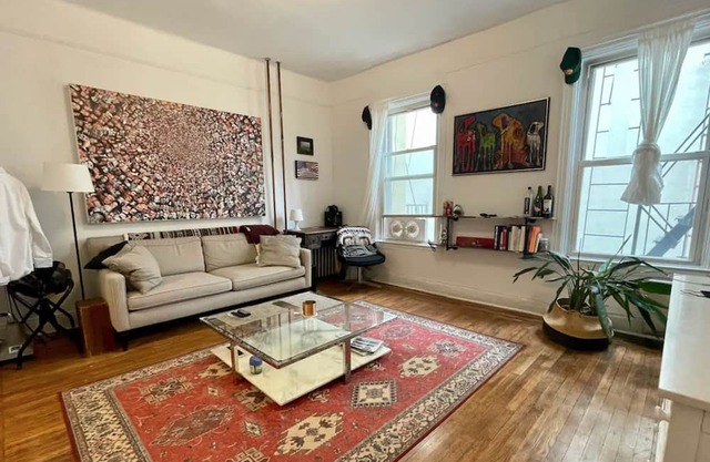 Sunny apartment in the heart of Greenpoint, BK