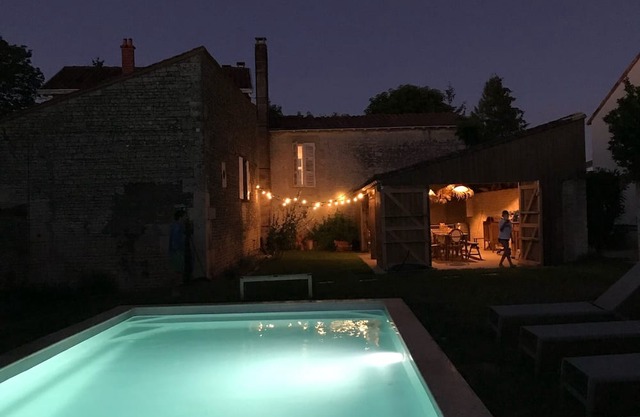 Maison de Maître Familiale Avec Piscine Chauffée et Grand Jardin Marais Poitevin