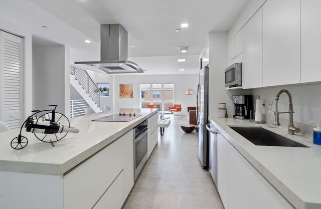 TOWNHOME W-BRICKELL,TERRACE W BBQ/SHOWER 3B-2.5B,SPECT.SKYLINE VIEWS,2 PARKINGS