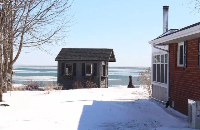 Lakeshore Bliss Retreat