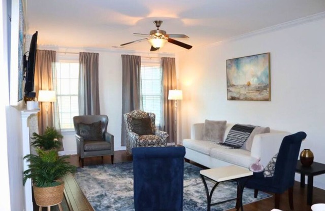 Home 15 min from downtown Raleigh, NC. Pool table, 3 min from indoor pool & park