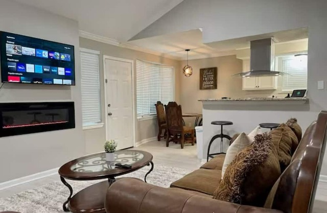 Minutes away from Hobby Airport with easy access to Sam Houston Toll and I-45.