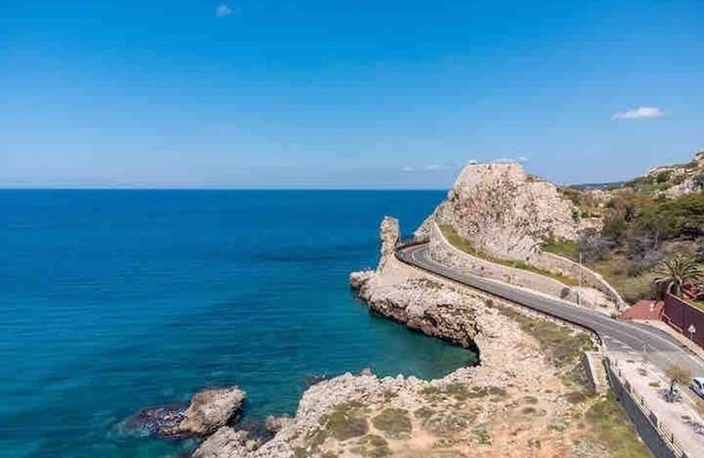 Beachfront apartment. CIS LE07507091000036215