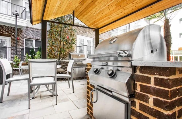 Luxurious 1 King Bed Suite—In Uptown Charlotte!