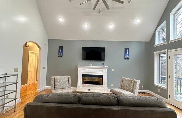 Spacious estate comfortable for a dozen guests on 10 acres in Jefferson NC.