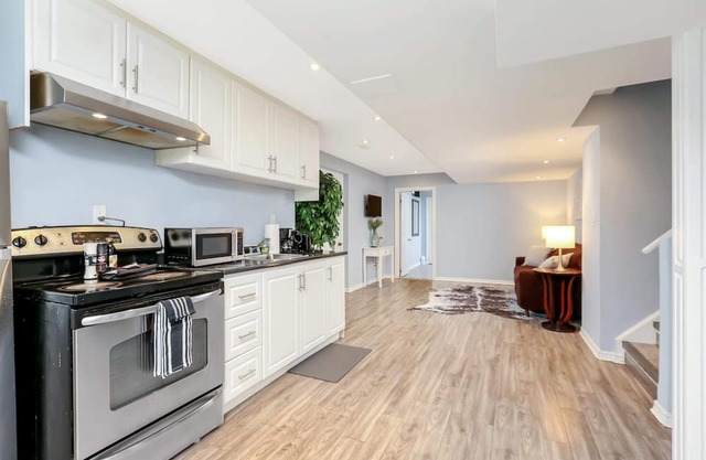 Mississauga Suite - Near Erin Mills Town Center