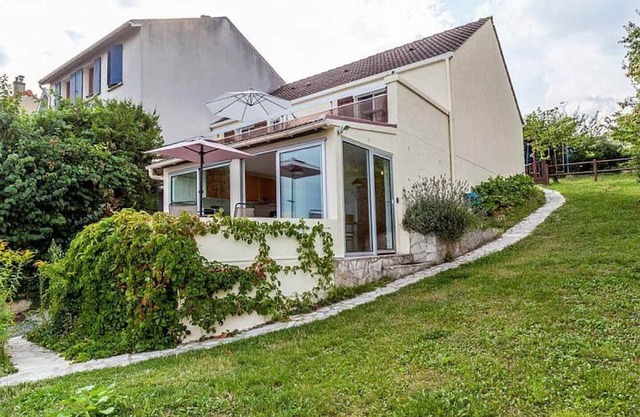Holiday Home 'Paris Bella Vista' with Private Terrace, Private Garden and Wi-Fi