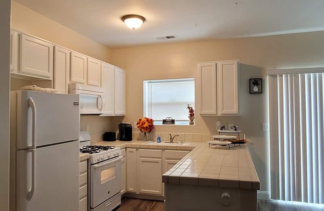 Cute home that is 6 miles away from KMC and close to other shopping centers