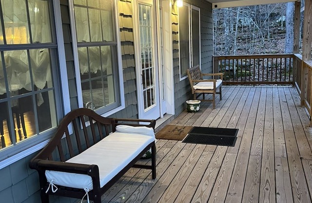 Masthope Winter and Summer Vacation Destination Chalet