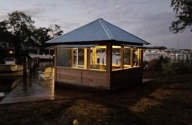 Solomons Yellow House - Waterfront
