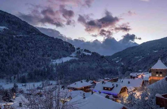 Apartment 'Gite Place Du Lavoir' with Mountain View and Wi-Fi