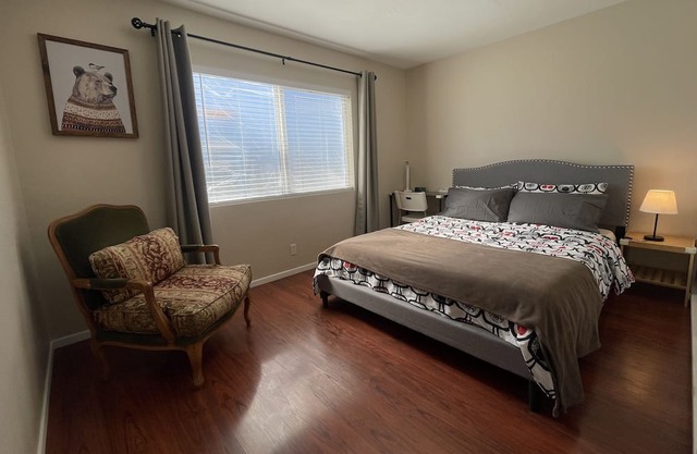 Near Claremont La Verne College near highways 10 57 210 memory foam Queen's bed