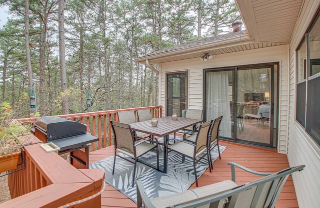 'Stay and Play' - Hot Springs Village Home!