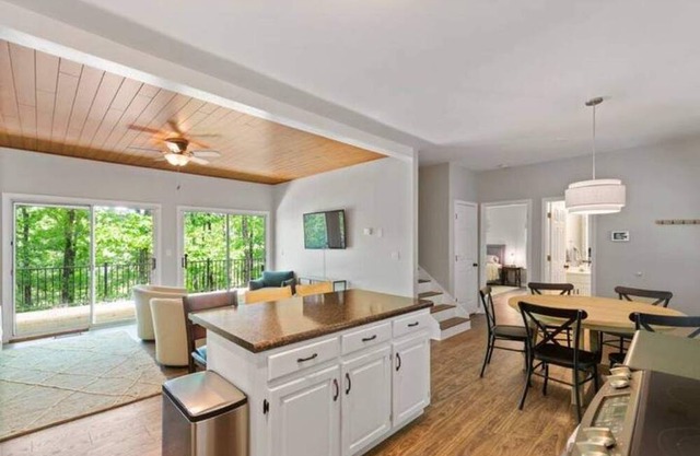 Lakeside Retreat - 4BR/4BA Home