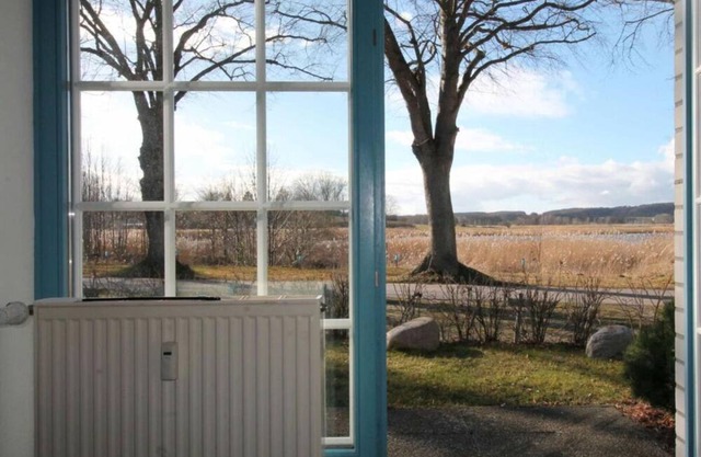 Apartment 2 in Sellin with garden
