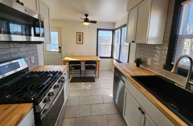 Wauwatosa Cape Cod centrally located!