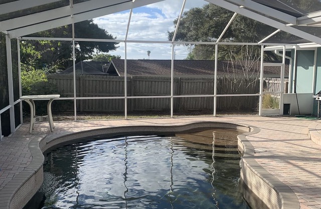 Beautiful 3bd 2 bath w/covered pool