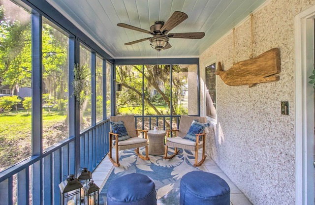 St Simons Cottage w/ Grill ~ 2 Mi to Beach!