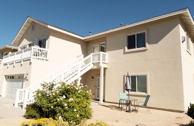 Private getaway 1 bedroom Brand New inside, 5 mins from downtown & unr