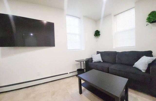 Newly Built Cozy 1-BR Lower-Unit Apt Near Downtown