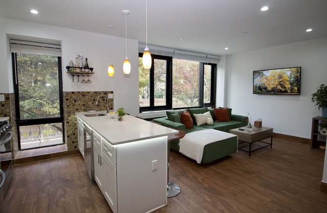 Suite Dreams- Condo with Park Views