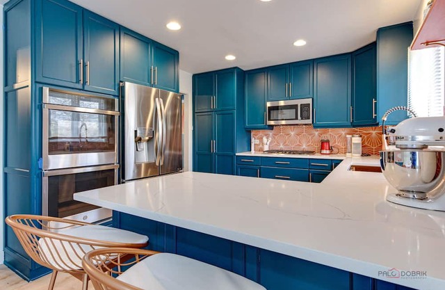 Serene Home! 6 Bed&4.5 Bath w/Kids den, Steam shower, Hot tub, Theatre, Bar..