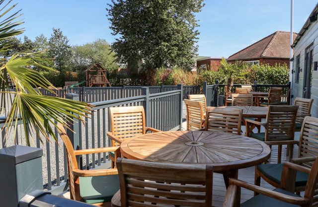 TORTWORTH LODGE, pet friendly, with hot tub in Sherburn