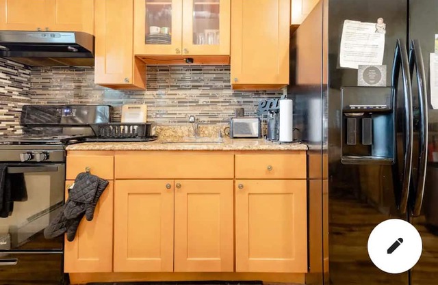 Beautiful spacious One Bedroom Apartment w/ private entrance.