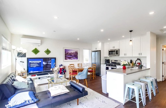 Modern, Downtown 3-Bedroom 3-Bath Home w/ Balcony Views, Free Parking & Laundry